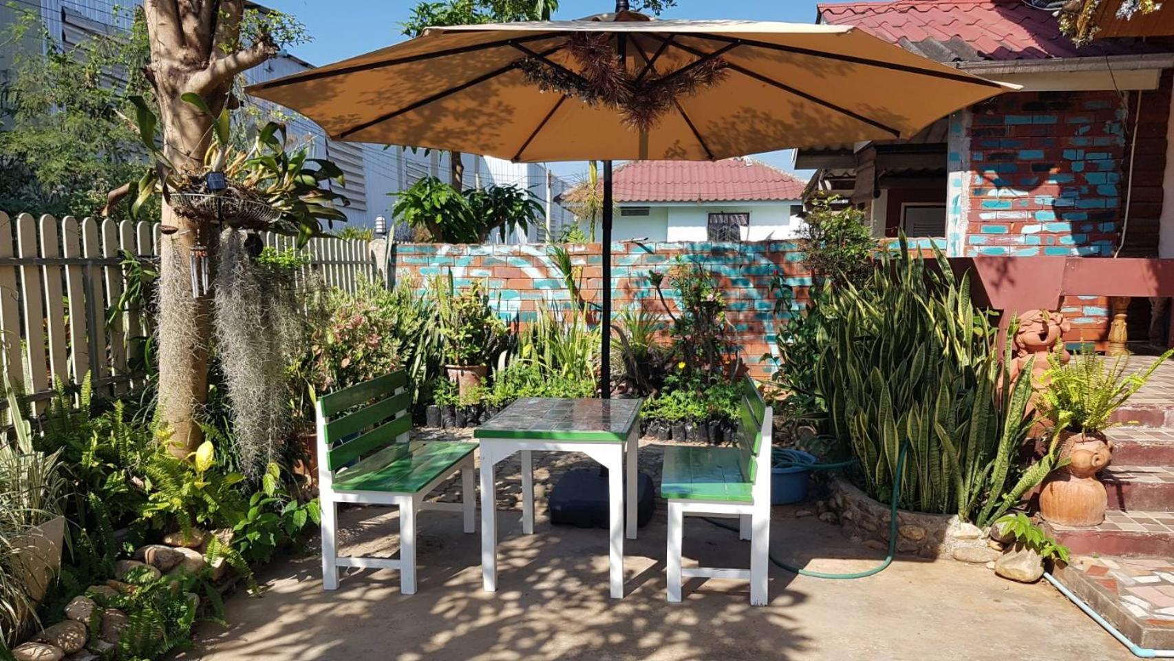Muangchaem House Hotel Mae Chaem Exterior photo