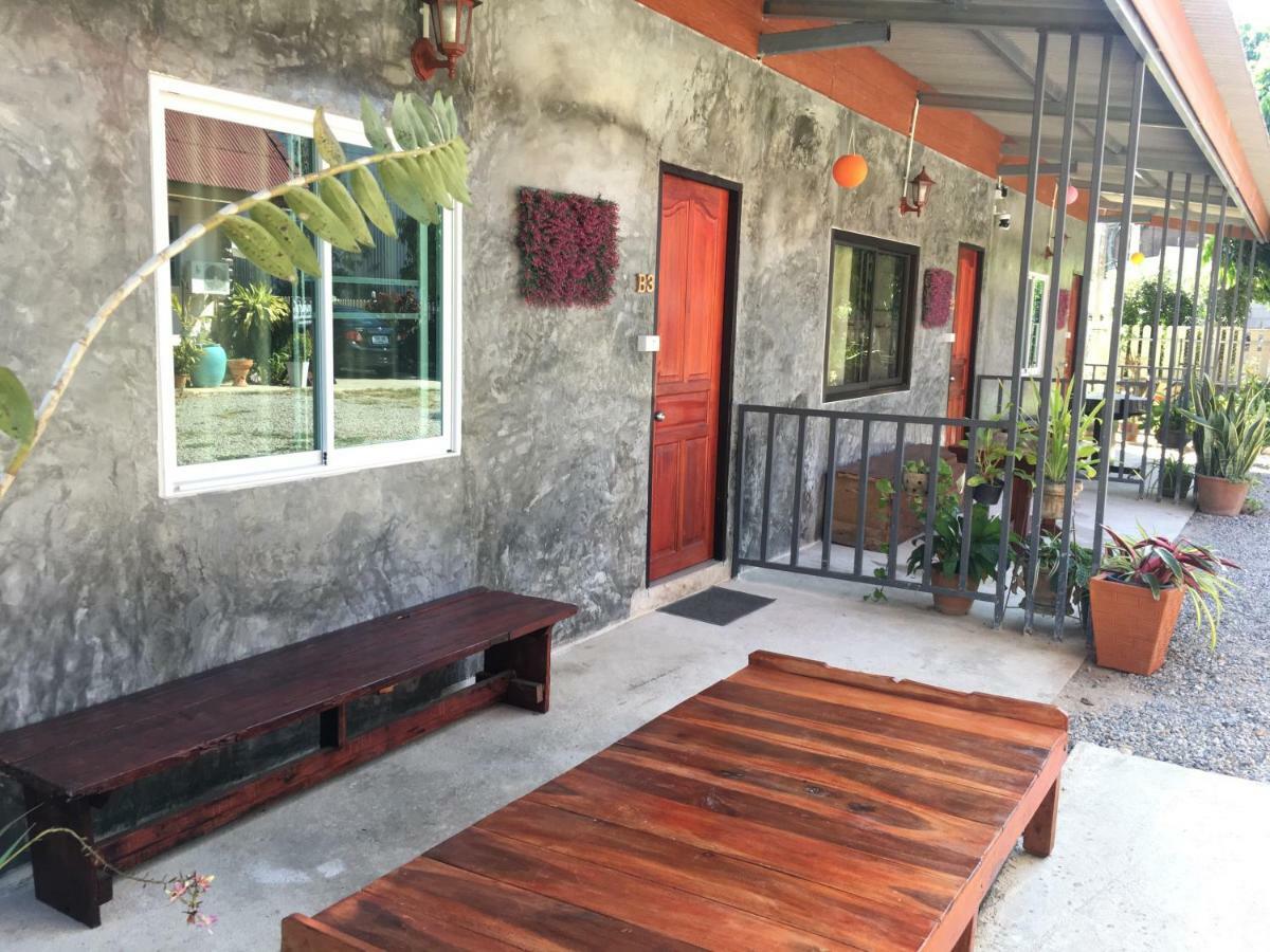 Muangchaem House Hotel Mae Chaem Exterior photo