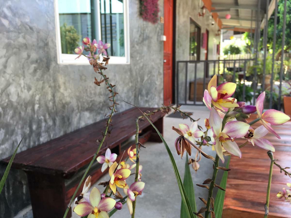 Muangchaem House Hotel Mae Chaem Exterior photo