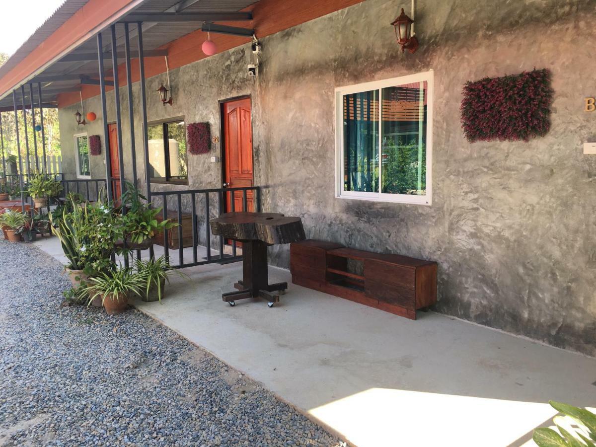 Muangchaem House Hotel Mae Chaem Exterior photo