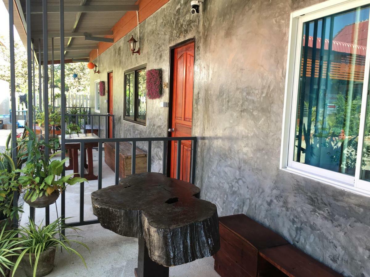 Muangchaem House Hotel Mae Chaem Exterior photo